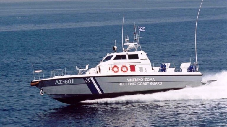 Επιχείρηση για τη διάσωση επιβατών ταχύπλοου που βυθίστηκε στην Ύδρα