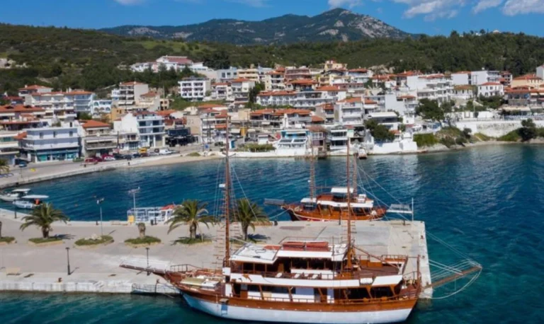 Χαλκιδική: Μεγάλη μείωση φέτος των επισκεπτών – Υψηλές τιμές και έλλειψη υποδομών οι αιτίες