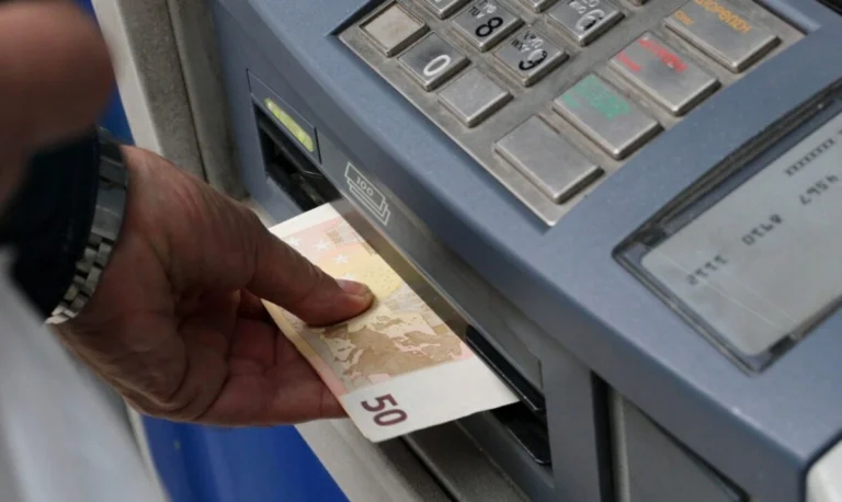 Τέλος από σήμερα στις χρεώσεις για αναλήψεις από ATM