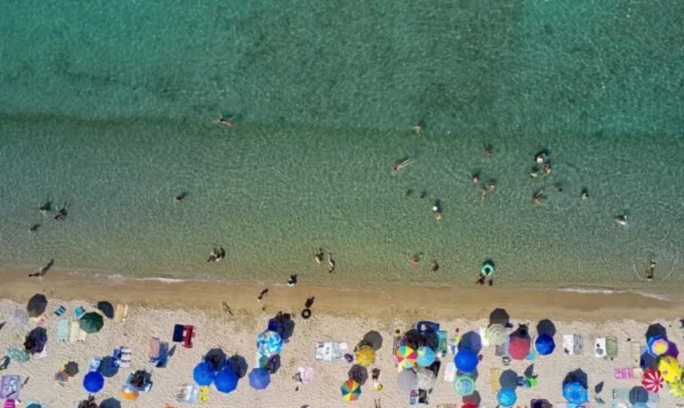 MyCoast: Χαμός με τις καταγγελίες για αυθαιρεσίες σε παραλίες – Πρωταθλήτρια στην παρανομία η Χαλκιδική