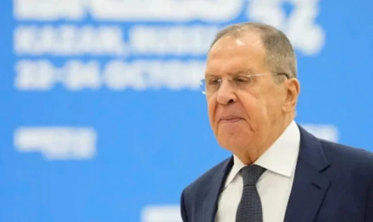 Σφοδρή αντιπαράθεση Λαβρόφ – δημοσιογράφου για την Ουκρανία: «Θέλετε κάτι να πουλήσετε»