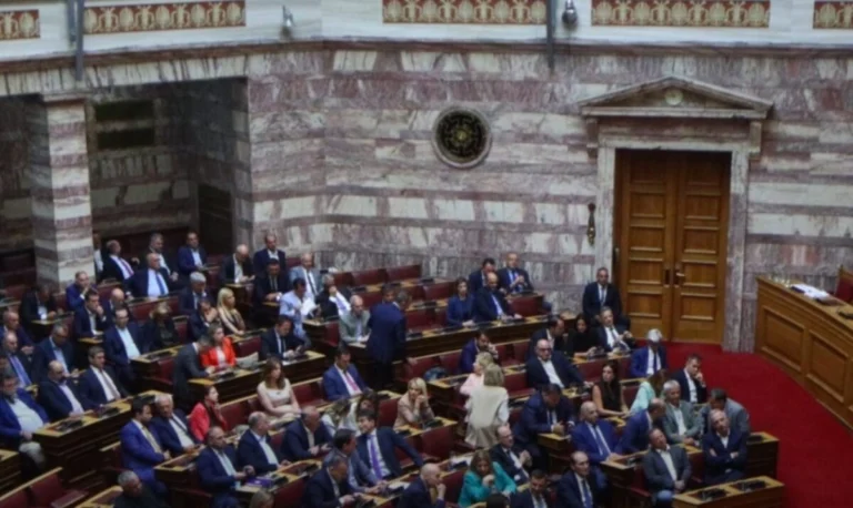 Ευλογιά αιγοπροβάτων: «Ναι» Κακλαμάνη σε συνεδρίαση στη Βουλή