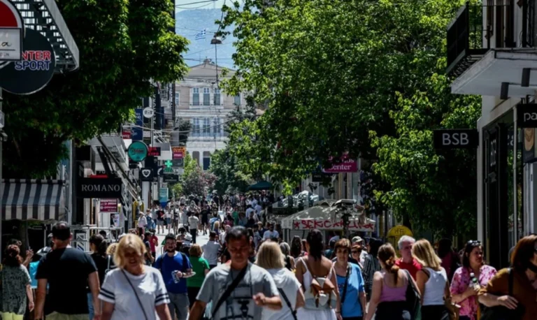 Σε ποια ηλικία εγκαταλείπουν οι Έλληνες το πατρικό τους