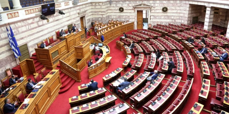 Στη Βουλή το προσχέδιο του προϋπολογισμού για το 2026 – Ανάπτυξη 2,2% για φέτος και 2,4% την επόμενη χρονιά