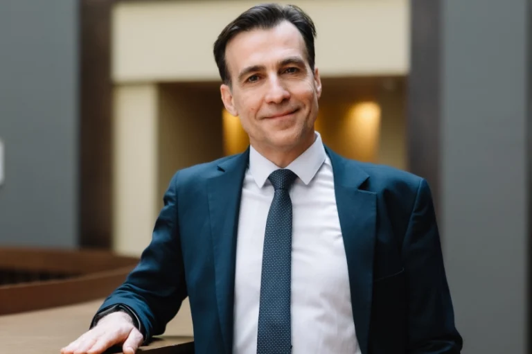 «Μιχάλης Χουρδάκης: Η Κυβέρνηση ξηλώνει τα ΕΛΤΑ – Χωρίς σχέδιο, χωρίς διάλογο, χωρίς σεβασμό στις τοπικές κοινωνίες»
