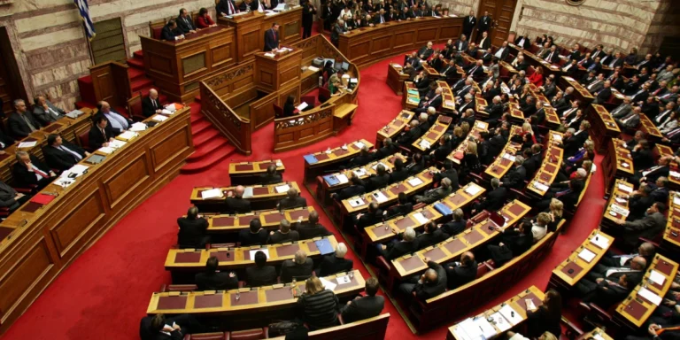 Μάτι: Ισόβια σύνταξη 1.700 ευρώ για συγγενείς και εγκαυματίες 