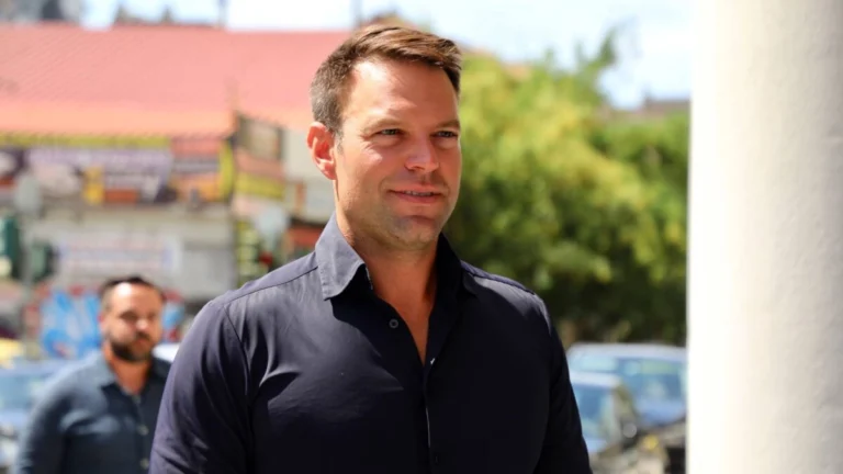 Πυρά Κασσελάκη κατά Καραχάλιου: Ο άνθρωπος βλέπει δράκους και φαντάσματα – Να βγάλει τον σκασμό