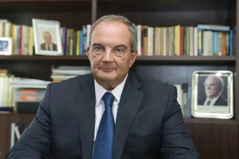Καραμανλής: Δεν αρκεί να λέμε ότι η Δημοκρατία υπάρχει – Οφείλουμε να εξετάζουμε αν λειτουργεί όπως πρέπει
