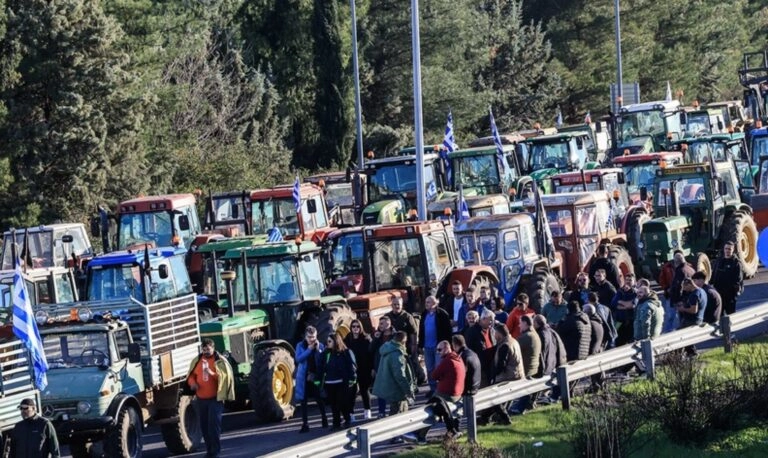 Βήμα πίσω δεν κάνουν οι αγρότες – Παραμένουν στα μπλόκα τους – Από παρακαμπτηρίους η κίνηση σε Ε65 και ΠΑΘΕ