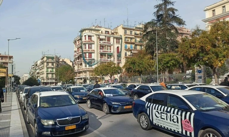 Θεσσαλονίκη: Κομβόι ταξιτζήδων στο κέντρο και απόβαση στο ΥΜΑΘ