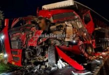 Σοβαρό τροχαίο στην Αθηνών-Λαμίας: Συγκρούστηκαν δύο νταλίκες και ένα ΙΧ, δύο τραυματίες