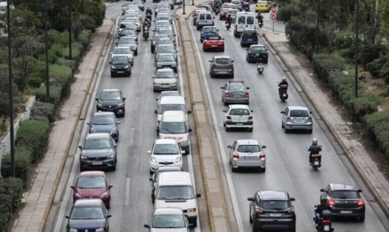 Τέλη κυκλοφορίας: Τι ισχύει με τα κλιμακωτά πρόστιμα, πότε εκπνέει η προθεσμία