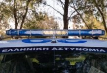 Εντοπίστηκαν καλάσνικοφ και πιστόλια σε κλεμμένο όχημα στα Καλύβια