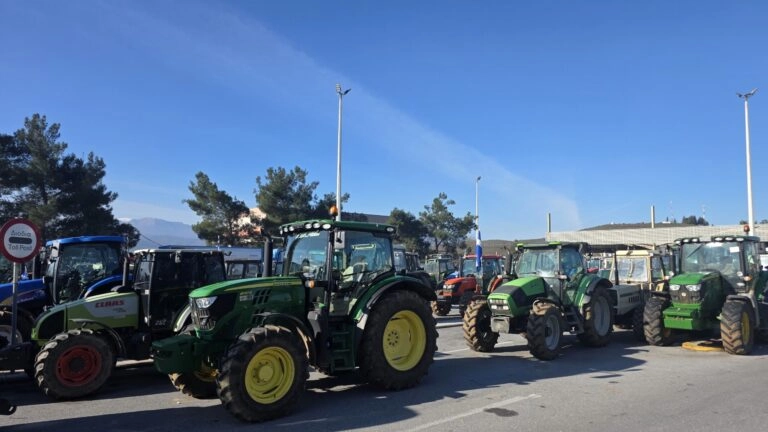 Αγρότες: Κλιμακώνουν τις κινητοποιήσεις-Προχωρούν σε αποκλεισμό του λιμανιού του Βόλου