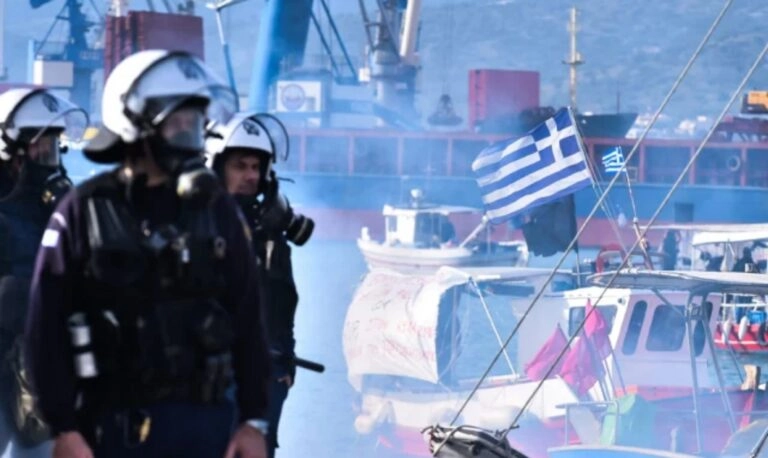 Αποχωρούν οι αγρότες από το λιμάνι του Βόλου, απεγκλωβίστηκαν οι νταλίκες που περίμεναν να μπουν