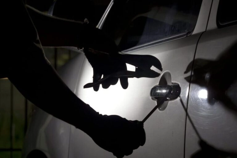 Δικογραφία σε βάρος αλλοδαπού που είχε κάνει… χόμπι την διάρρηξη οχημάτων