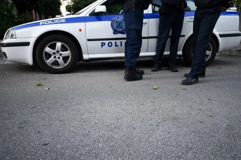 Τρεις συλλήψεις μετά από ραντεβού για να λύσουν τις διαφορές, ο ένας απείλησε με όπλο, ο άλλος τον εμβόλισε με αυτοκίνητο