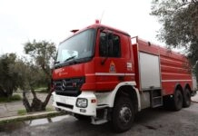 Άνδρας ανασύρθηκε χωρίς τις αισθήσεις του από φλεγόμενο διαμέρισμα