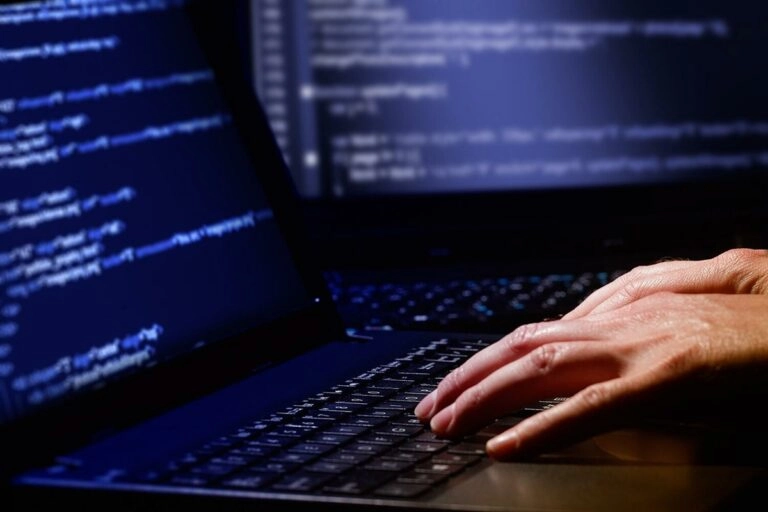 Τους έκλεψαν τα e-banking και μετέφεραν πάνω από 4.000 ευρώ στους λογαριασμούς τους