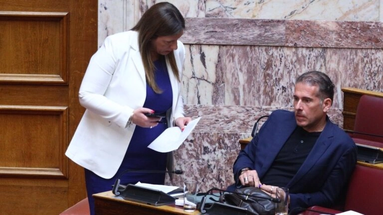 Μεθυσμένος σε μπλόκο ο σύντροφος της Ζωής Κωνσταντοπούλου