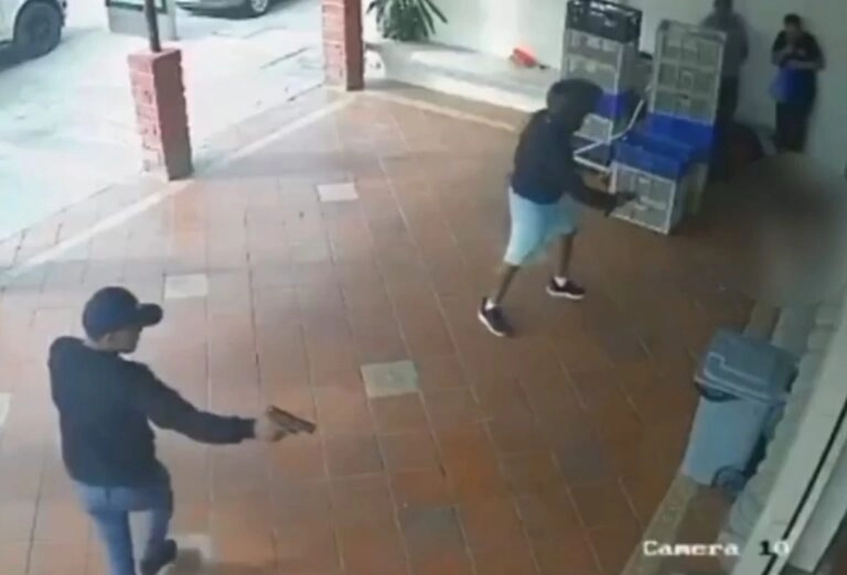 Εκτέλεσαν στη μέση του δρόμου ποδοσφαιριστή και τη σύζυγό του, σκληρό βίντεο