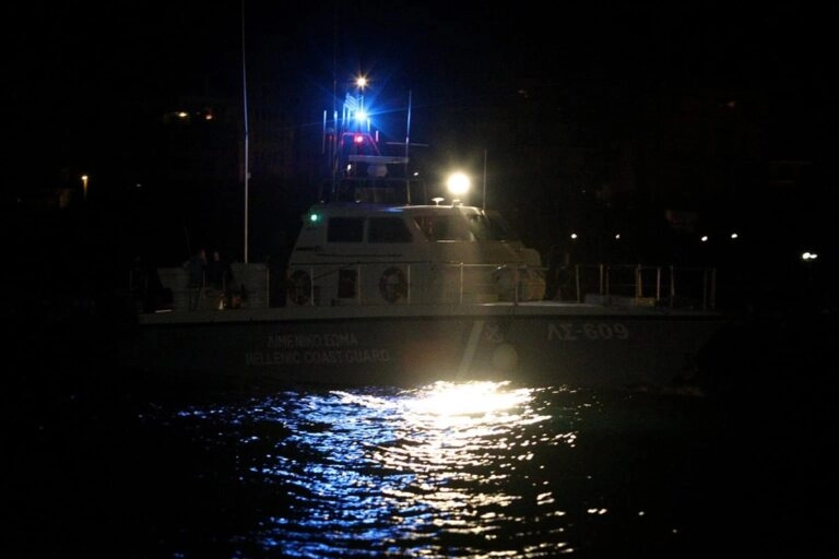 Εντοπίστηκε σορός γυναίκας μετά από προσάραξη λέμβου μεταναστών στη Σάμο