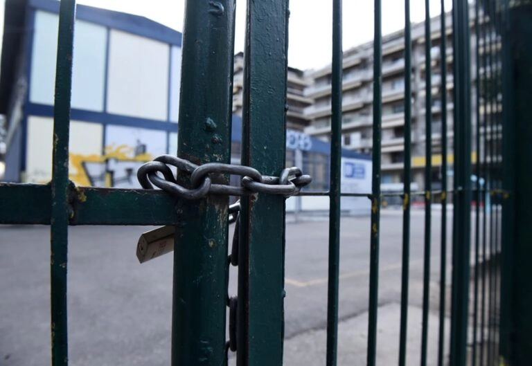 12χρονος και 13χρονος ξυλοκόπησαν 15χρονο έξω από σχολείο