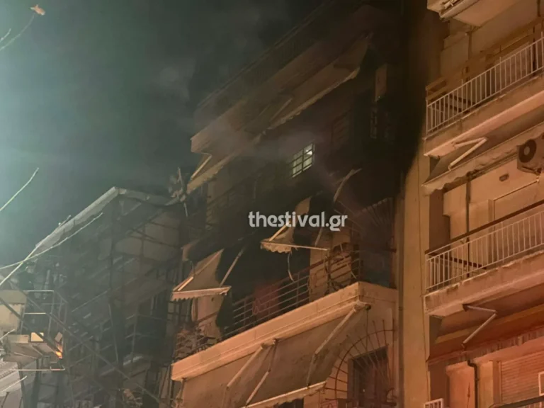 Εγκλωβισμένο ζευγάρι στο φλεγόμενο διαμέρισμα της Τούμπας στη Θεσσαλονίκη