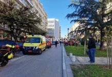 Θεσσαλονίκη: Συναγερμός για τραυματισμένο άνδρα σε ταράτσα πολυκατοικίας στο κέντρο