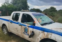 Χανιά: Άγρια επεισόδια μεταξύ αγροτών και αστυνομικών – Διέλυσαν περιπολικό και το αναποδογύρισαν, πετροπόλεμος και χημικά