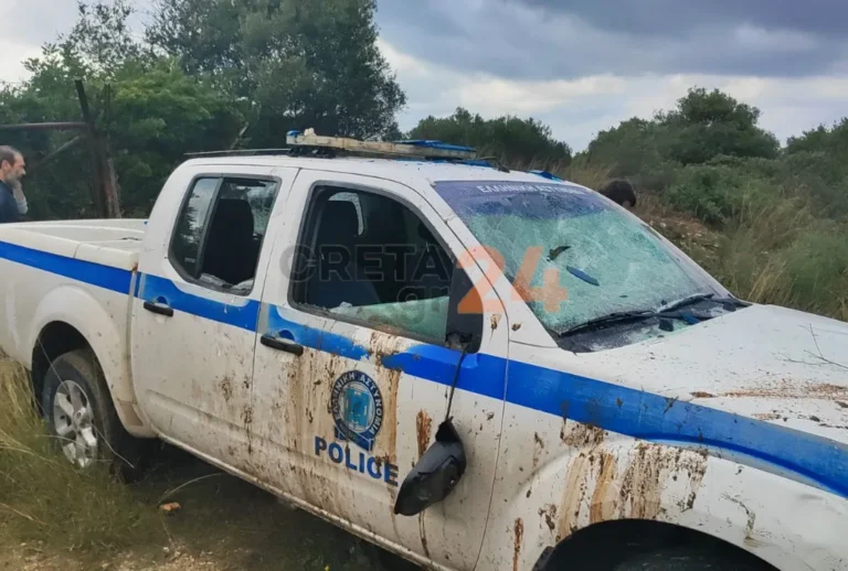 Χανιά: Άγρια επεισόδια μεταξύ αγροτών και αστυνομικών – Διέλυσαν περιπολικό και το αναποδογύρισαν, πετροπόλεμος και χημικά