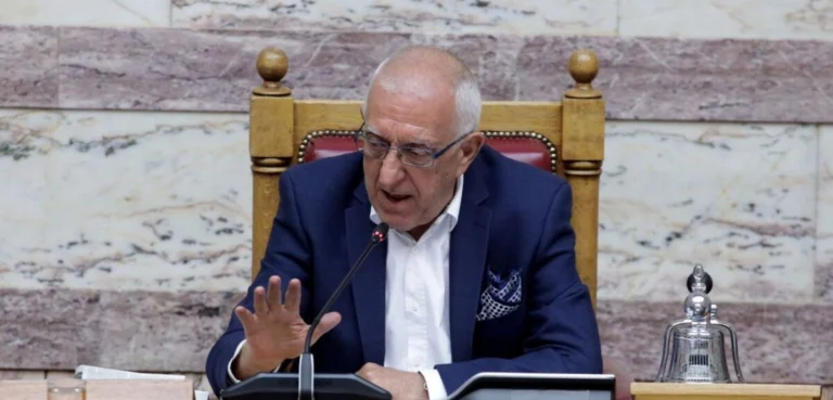 Η Βουλή «υιοθετεί» το παιδί του λιμενικού από το Άστρος-Τι δήλωσε ο Νικήτας Κακλαμάνης, το «Καρφί» σε Κικίλια
