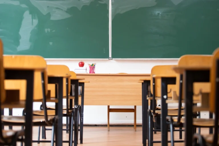 Γλυφάδα: Συνελήφθη 16χρονου που πήγε στο σχολείο με τρία μαχαίρια και κόφτη