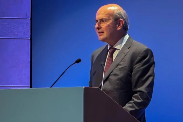 Χατζηδάκης: Δεν πάμε μπροστά με πετροπόλεμο