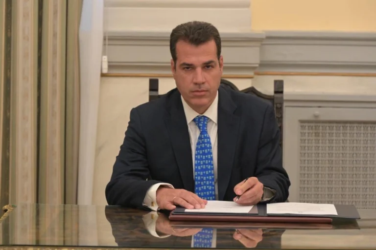 Πλεύρης από Λευκωσία: Έμφαση σε σύνορα, αποτροπή και επιστροφές μεταναστών