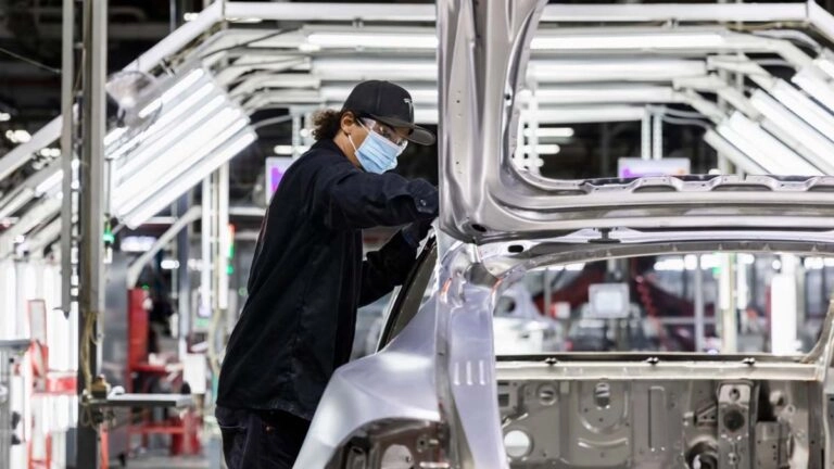 Tesla προς εργαζόμενους: Το 2026 θα είναι το πιο δύσκολο της ζωής σας