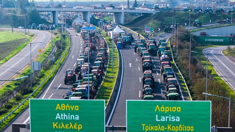 Αγροτικά μπλόκα: Η ντροπή όλης της ελληνικής κοινωνίας και του κράτους (video)