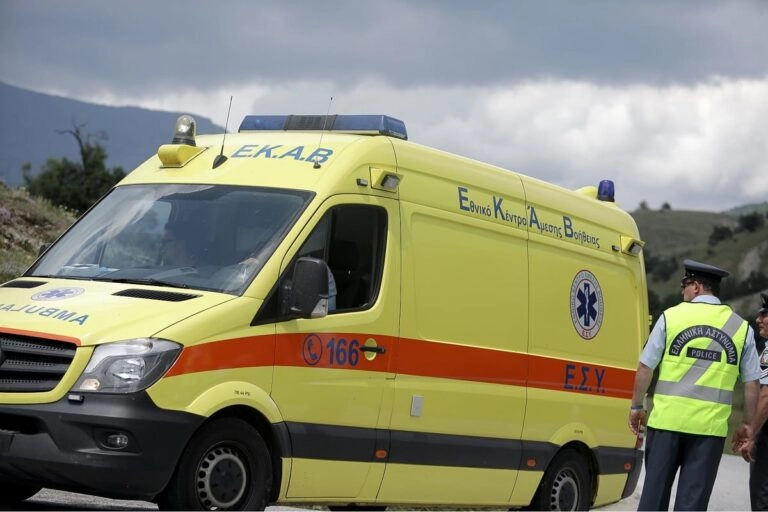 Νεκροί οι δύο επιβαίνοντες ΙΧ που έπεσε με σφοδρότητα πάνω σε σπίτι