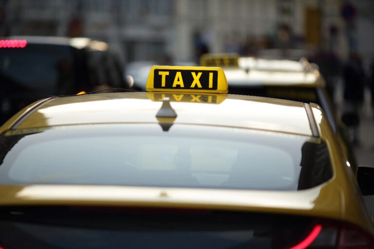 Ταξί: Σε 48ωρη απεργία στις 13 και 14 Ιανουαρίου σε Αθήνα και Θεσσαλονίκη