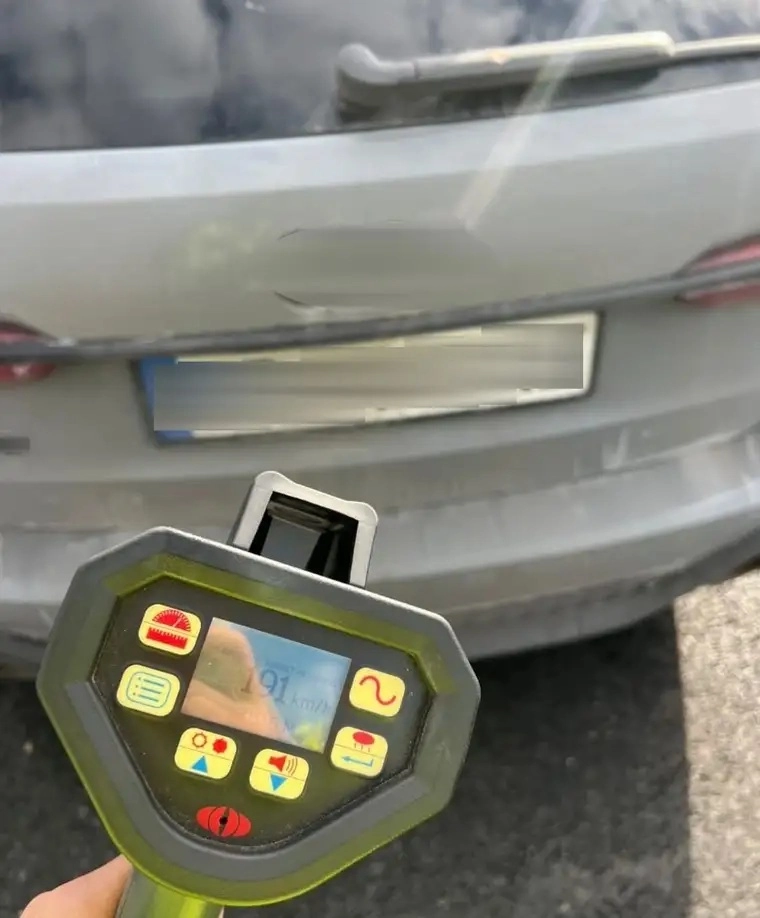 Χειροπέδες σε 43χρονο οδηγό που έτρεχε με 191 χιλιόμετρα την ώρα στην Περιφερειακή Υμηττού με όριο τα 111