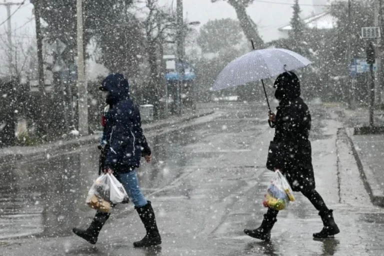 Καιρός: Aυξημένες νεφώσεις με τοπικές βροχές – Που θα χιωνήσει