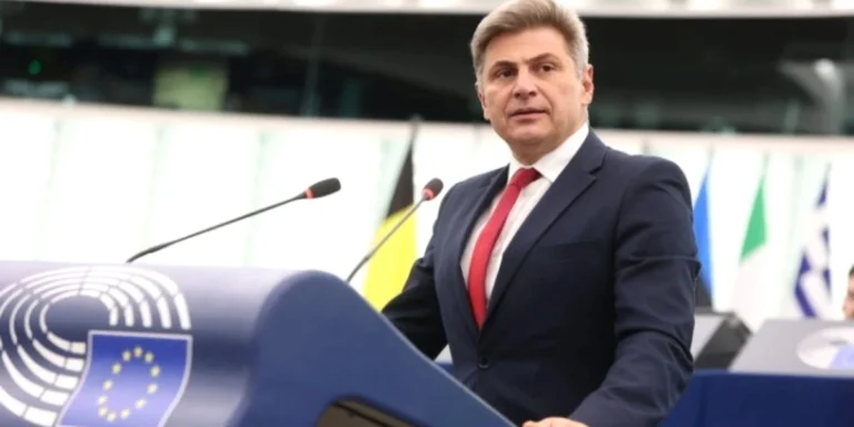 Φαραντούρης: Κυρώσεις για τις σφαγές Κούρδων στη Συρία