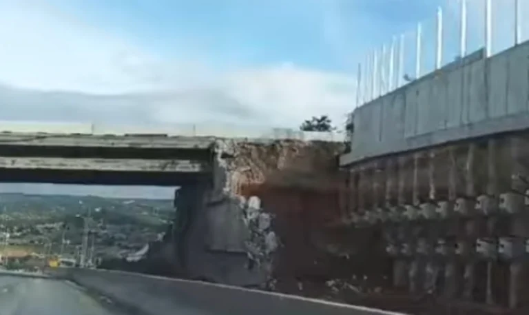 Nωρίτερα σε κυκλοφορία η Περιφερειακή Οδός μετά την κατεδάφιση της γέφυρας Πανοράματος (βίντεο)