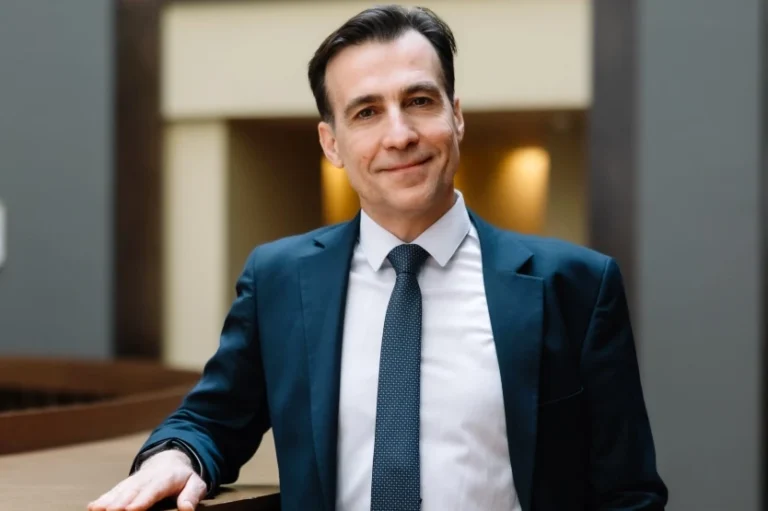Μιχάλης Χουρδάκης: «Ηχηρό μήνυμα συμπαράστασης στον δοκιμαζόμενο Κουρδικό λαό – Έκκληση για άμεση διεθνή παρέμβαση στη Συρία»