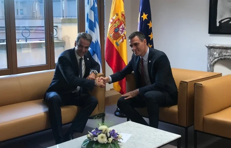 Σάντσεθ σε Μητσοτάκη: “Η Ελλάδα πέρασε από το να υποφέρει την κρίση του ευρώ, στο να προεδρεύει στο Eurogroup”