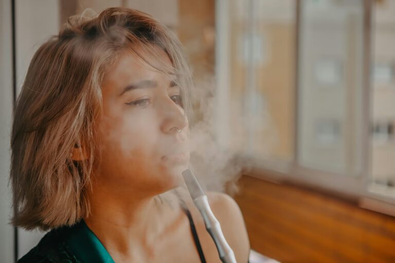 Διπλάσιοι οι έφηβοι που καπνίζουν στην Ελλάδα – Αυξάνεται το άτμισμα