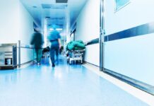 Μειωμένη χρηματοδότηση και περισσότερες αποχωρήσεις από προσλήψεις στο ΕΣΥ