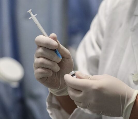 Γρίπη, Covid, RSV: Οι νέες συστάσεις εμβολιασμού για τον χειμώνα από τον ΕΟΔΥ