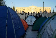 Φοιτητές έστησαν σκηνές στο Σύνταγμα