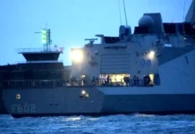 Ιστορική έπαρση σημαίας στον «Νέαρχο»: Στον Ελληνικό Στόλο η νέα